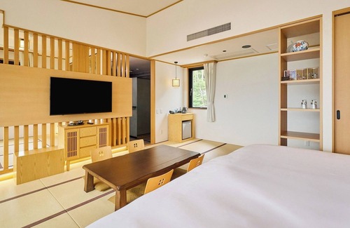 Oishi Hotel | View of Mt Fuji Deluxe JapaneseWestern Room Openair bath and balcony included Room only / Minamitsuru-gun Yamanashi
