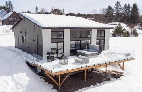 Mauricie Chalet De Esquí | View on the river ! Family cottage with SPA