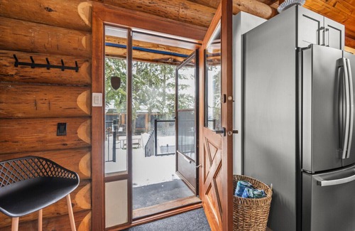 Vernon Apartamento | View Point Lodge - View, Hot Tub, Sauna, Cold Plunge