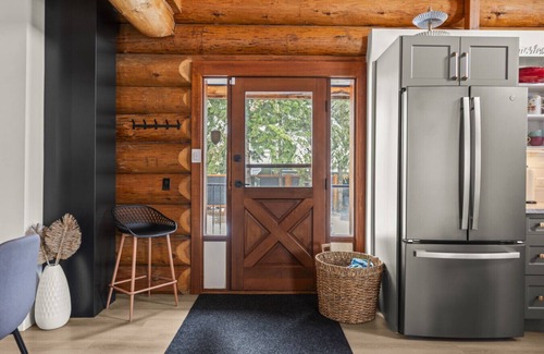 Vernon Apartamento | View Point Lodge - View, Hot Tub, Sauna, Cold Plunge
