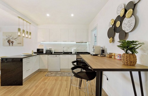 Gaula Apartamento | Habitación 'View Suite' con vistas a la montaña, Wi-Fi y aire acondicionado