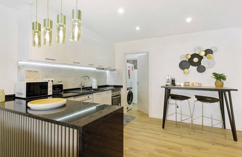 Gaula Apartamento | Habitación 'View Suite' con vistas a la montaña, Wi-Fi y aire acondicionado