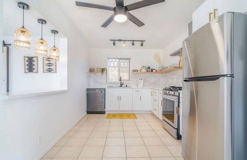 Twentynine Palms Casa | ✧VIEWS✧ 6min to Joshua Tree walk to bars + firepit