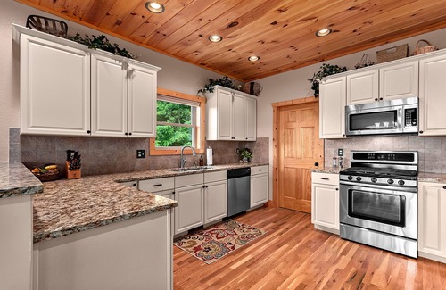 Waynesville Casa | 3600 Elevation Luxury Treetop Tuckaway Cabin March Specials