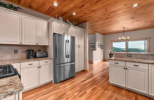 Waynesville Casa | 3600 Elevation Luxury Treetop Tuckaway Cabin March Specials