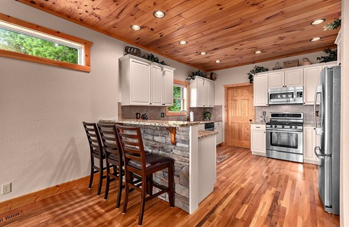 Waynesville Casa | 3600 Elevation Luxury Treetop Tuckaway Cabin March Specials