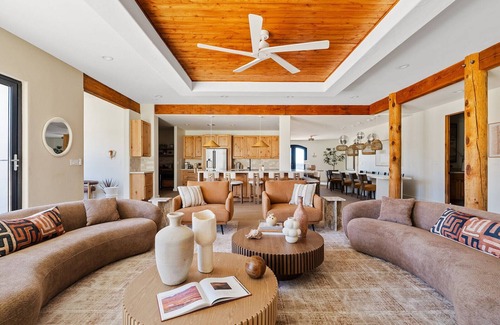 Apache Junction Casa | Views - Heated Pool - 10 person Hot Tub - Golf - Game Room - Pickleball Court