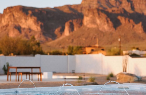 Apache Junction Casa | Views - Heated Pool - 10 person Hot Tub - Golf - Game Room - Pickleball Court