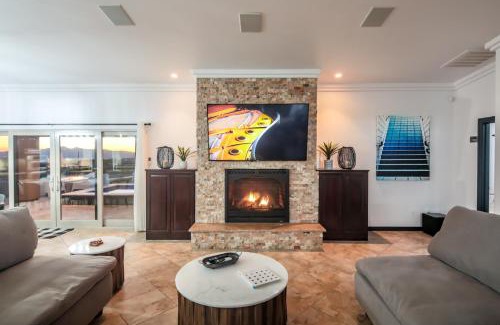 Lake Havasu City Casa | VIEWS! Luxury Lake Home W/Pool, Spa & Fire Pit!