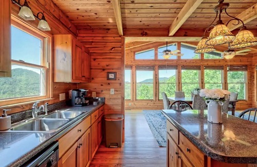 Clayton Cabina | VIEWS! Mountain Sunsets & Stars! - The Green Cabin
