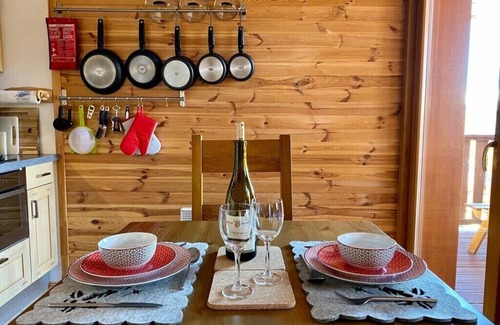 La Roche Apartamento | espaciosas 3 habitaciones 2 baños, wi-fi GRATUITO, vista a la montaña, cerca de las pistas, en la ruta del autobús
