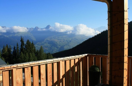 La Roche Apartamento | espaciosas 3 habitaciones 2 baños, wi-fi GRATUITO, vista a la montaña, cerca de las pistas, en la ruta del autobús