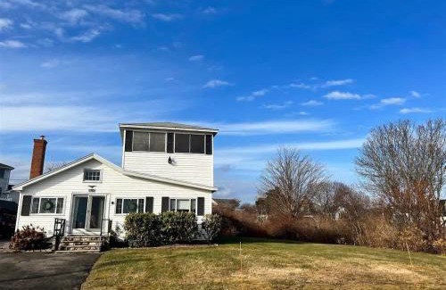 York Beach Casa | Views of The Atlantic Ocean and Nubble Lighthouse 4 Bedroom Family Home