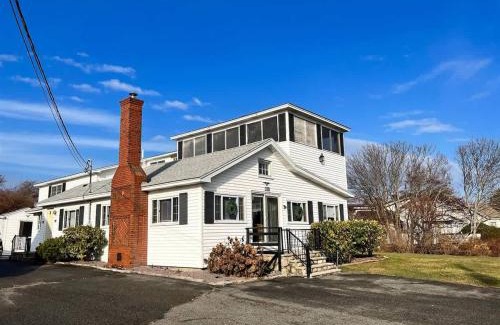 York Beach Casa | Views of The Atlantic Ocean and Nubble Lighthouse 4 Bedroom Family Home
