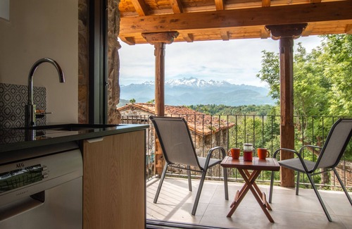 Santianes de Ola Casa | Pulieru - con vistas de los Picos de Europa