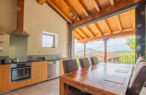 Santianes de Ola Casa | Pulieru - con vistas de los Picos de Europa