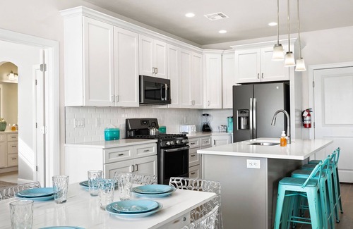 Hurricane Casa | Views of Zion Park - Backyard Heated Pool - Hot Tub - Firepit - Close to Zion