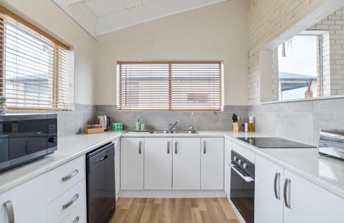 Seaford Casa | Views on Esplanade I Skate Ramp I Sleeps 12!