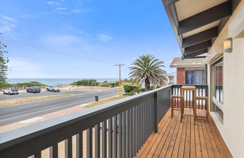 Seaford Casa | Views on Esplanade I Skate Ramp I Sleeps 12!