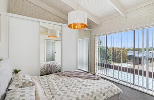 Seaford Casa | Views on Esplanade I Skate Ramp I Sleeps 12!