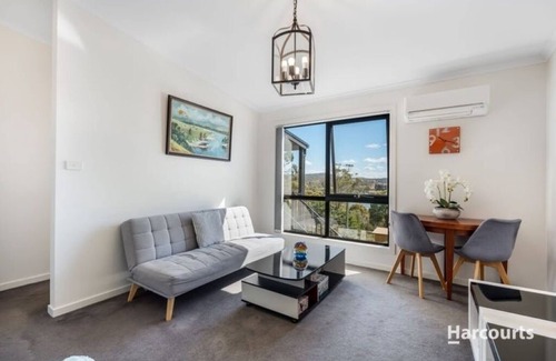 Primrose Sands Apartamento | VIEWS ON FALCON : Perfect for couples or solo travellers