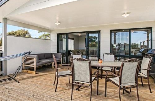 Ventnor Casa | Views on Fisher