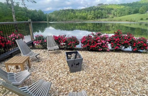 Hiawassee Casa | VIEWS & POOL! Private Cove Lake House!