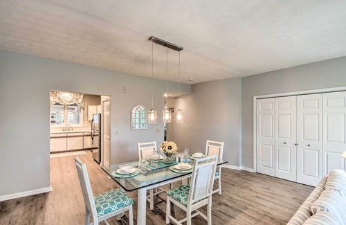 Salem Condominio | ¡NUEVO! Lake Keowee Condo w / Vistas + Piscinas + Marina!