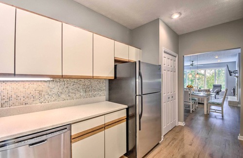 Salem Condominio | ¡NUEVO! Lake Keowee Condo w / Vistas + Piscinas + Marina!