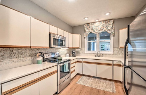 Salem Condominio | ¡NUEVO! Lake Keowee Condo w / Vistas + Piscinas + Marina!