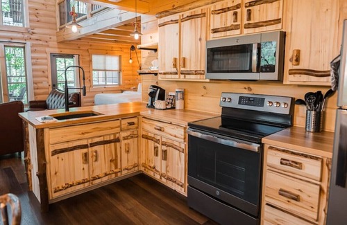 Millersburg Cabina | VIEWS! Skyview Treehouse @ Berlin Woods