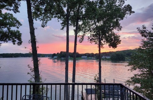 High Point Casa | "Views to die for"/Family Friendly/Near HFB/ Dock/Kayaks/Patio/Deck/Grill/GmRm