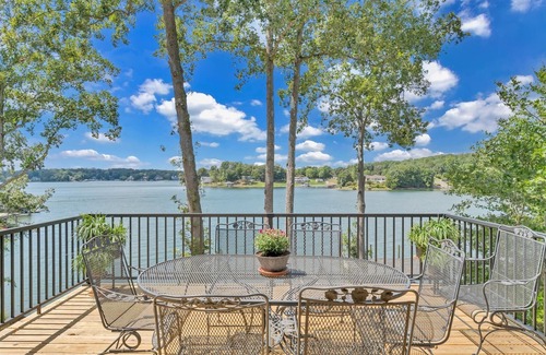 High Point Casa | "Views to die for"/Family Friendly/Near HFB/ Dock/Kayaks/Patio/Deck/Grill/GmRm