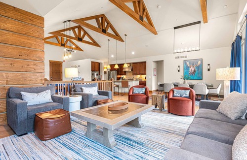 Rendezvous Casa | Views, Trails, Hot Tub & Fire Pit, 10 min to Skiing at WP Resort