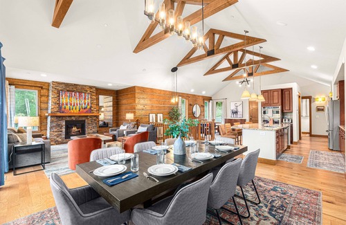 Rendezvous Casa | Views, Trails, Hot Tub & Fire Pit, 10 min to Skiing at WP Resort