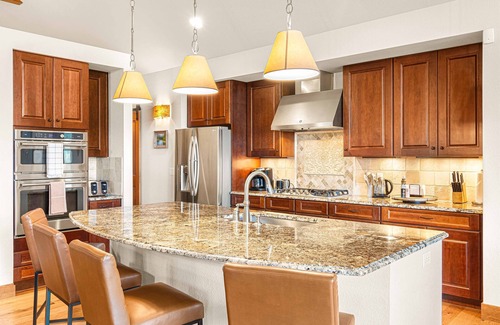 Rendezvous Casa | Views, Trails, Hot Tub & Fire Pit, 10 min to Skiing at WP Resort