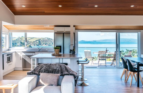 Surfdale Casa | Views views and more views.