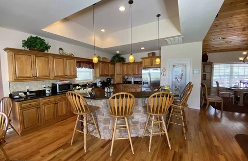 La Follette Casa | VIEWS VIEWS VIEWS Lake & Mountain, Perfect for Multi-Generations!
