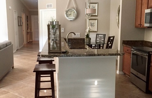 Naples Condominio | Abril 2019 Especial! Vistas: Agua, Golf y Reserva! 2Br / Den / Garage w / Golf