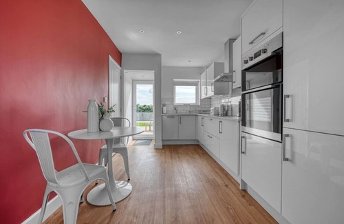 Chesterfield Casa | Viewtopia House, Chesterfield