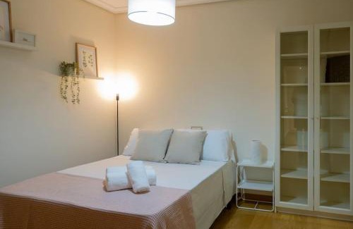 Vigo Apartamento | Vigo Centro 3HAB Parking incluido & WiFi 5PAX ツ by Rias Baixas Rentals