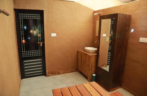 Maraiyur Otro | Vihara Mudcamp