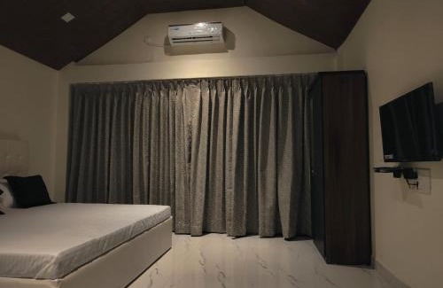 Kadadhe Casa | Vikas Boat Club and Restaurant