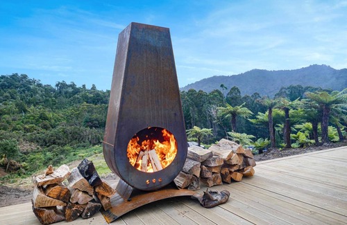 Kaiata Cabina | Viking Hut Balder Set Amid Rainforest w/ Hot tub