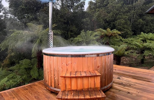Kaiata Cabina | Viking Hut Balder Set Amid Rainforest w/ Hot tub