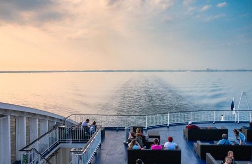 Katajanokka Alquiler De Eote | Viking Line ferry Viking XPRS - One-way journey from Helsinki to Tallinn