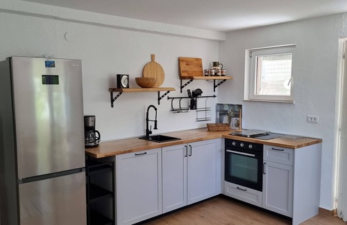 Grebastica Casa | Villa Andrea, mitad de la casa junto al mar, playa interna, muelle