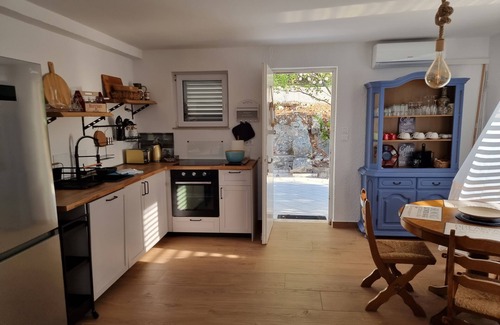 Grebastica Casa | Villa Andrea, mitad de la casa junto al mar, playa interna, muelle