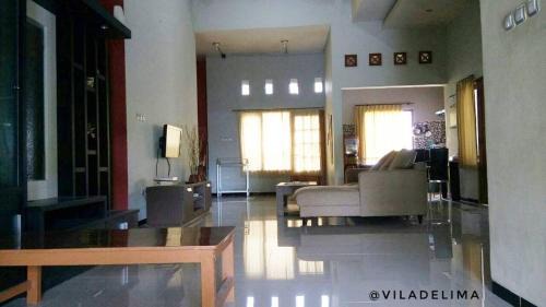 Paciran Villa | Vila Delima