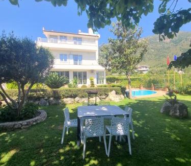 Tragjas Casa | Vila Elida